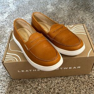 Portland Leather Patina Boardwalk Penny Loafer. Dune. Size 7.5 Brand New!